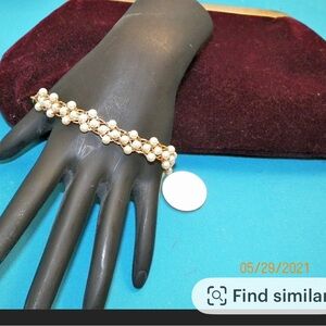 Elegant Pearl Bracelet